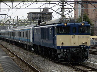 E233系1000番台電車の配給列車