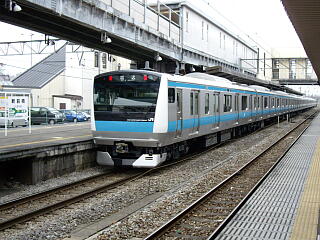 E233系1000番台電車の配給列車