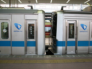 小田急電鉄3000形電車と1000形電車の連結部