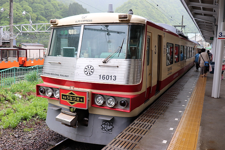 富山地方鉄道　16010形電車
