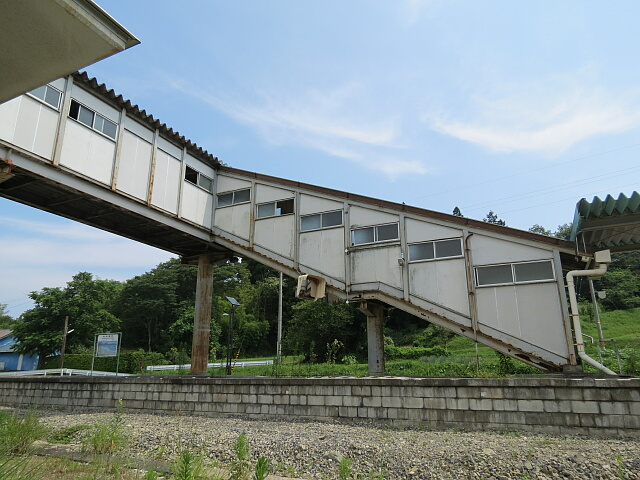 鉄道時代のホームと跨線橋