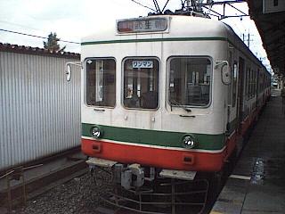 武生新に到着した電車
