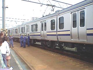 待機中のE217系電車