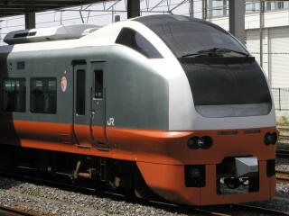 E653系電車オレンジ色