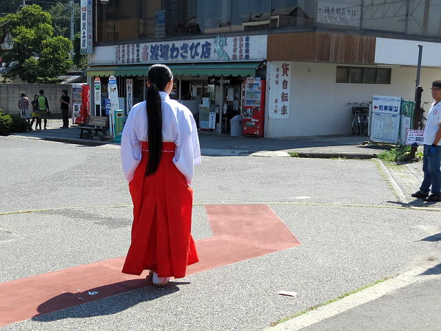 穂高神社の巫女さん