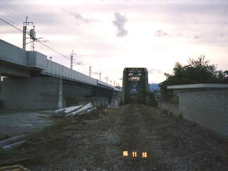両毛線（利根川鉄橋の東側）1986年11月