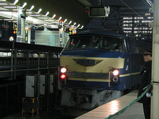 客車に連結される機関車