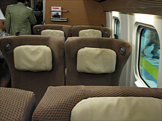 E5系電車グリーン車の座席