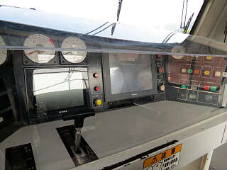 新幹線用軌道確認車GA-100の運転台