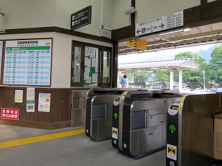横川駅改札口