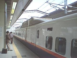ＪＲ東日本E2系電車のパンタグラフカバー
